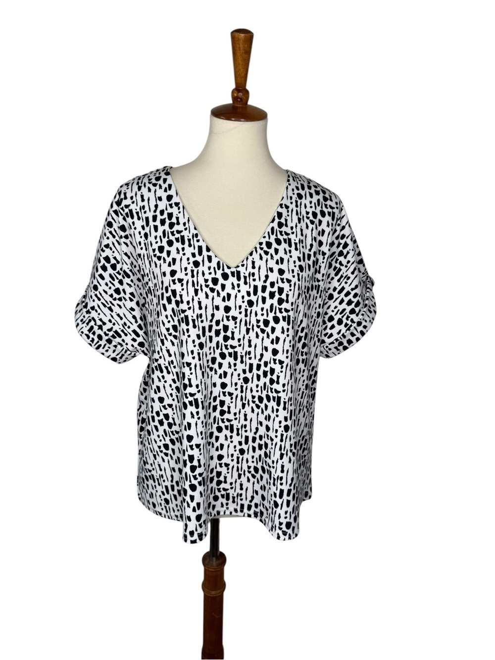 Melóday XL Black White Animal Print V-Neck Blouse Back Zip Stretch Top